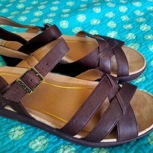 Vionic brown sandals
